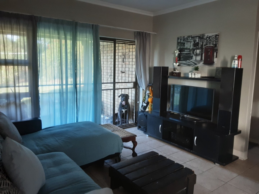 2 Bedroom Property for Sale in Langenhovenpark Free State